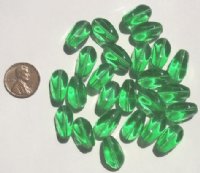 25 18x12mm Four Sided Twisted Ovals - Green